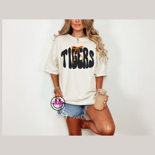 PREPPY TIGERS MASCOT WITH ORANGE BOW - COMFORT COLORS TEE