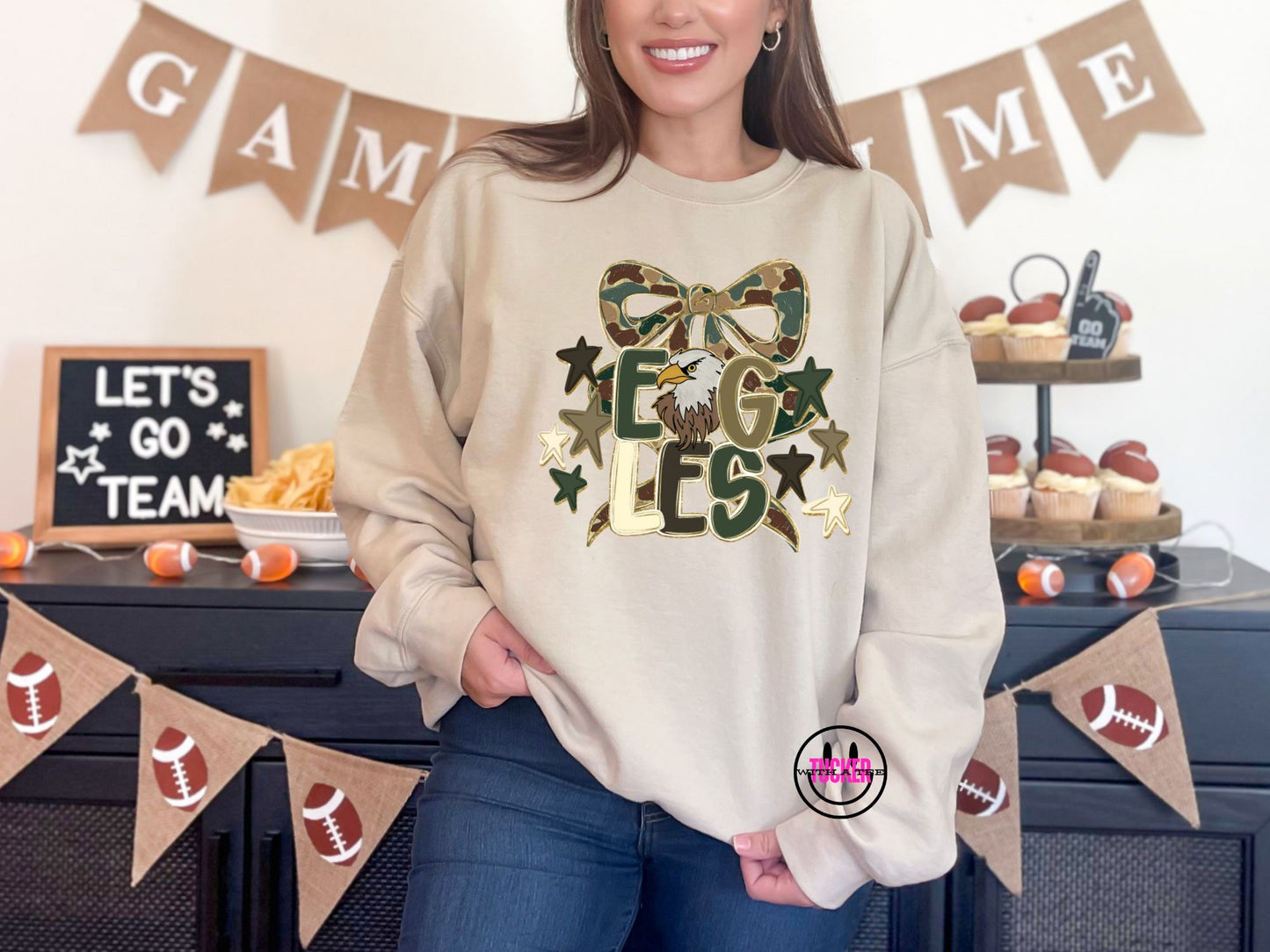 Camo Eagles Crewneck – Sand Gildan
