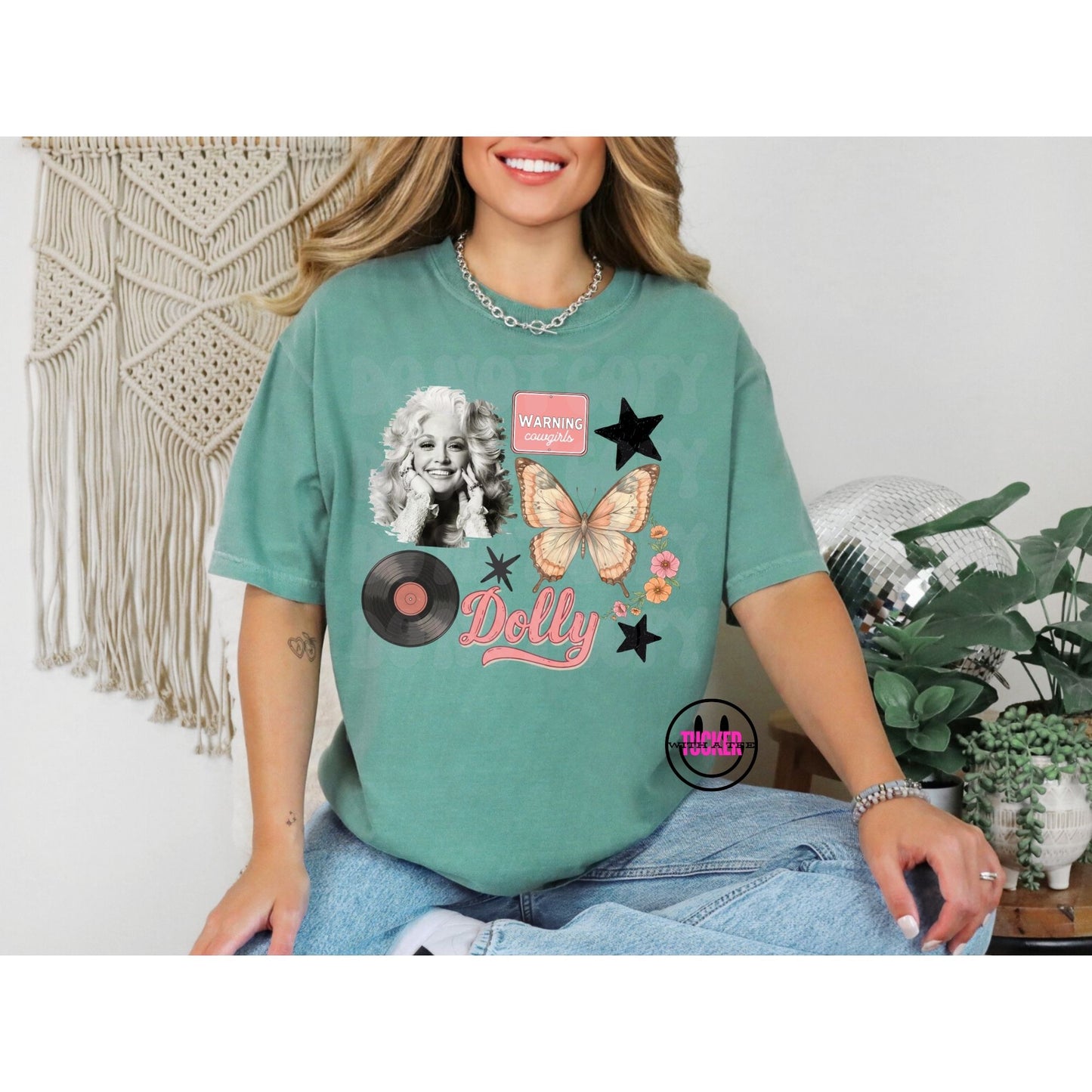 DOLLY COLLAGE COMFORT COLORS TEE