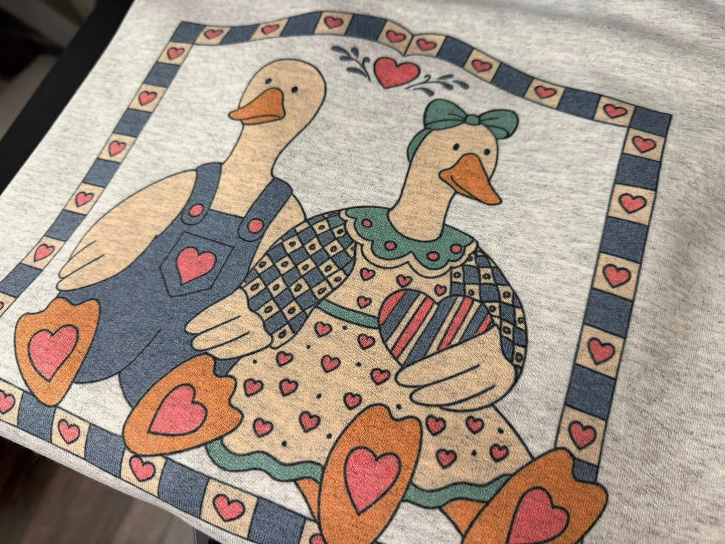 Grandma Style Goose Crewneck – Cozy Vintage Vibes