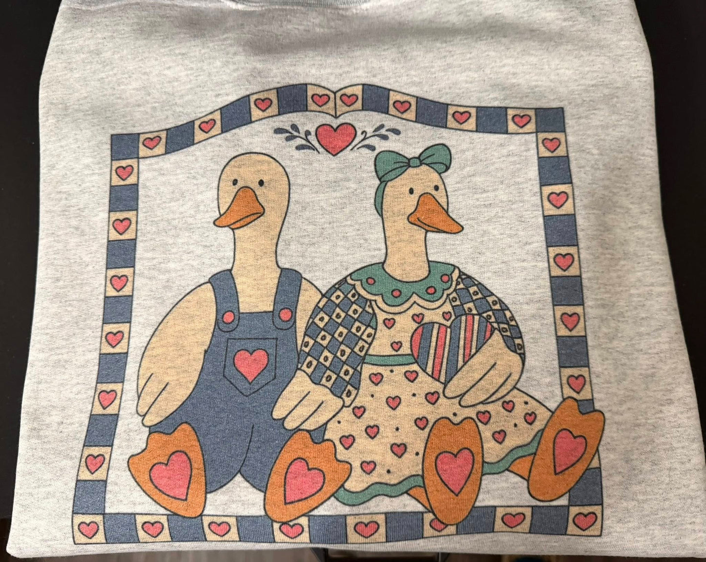 Grandma Style Goose Crewneck – Cozy Vintage Vibes